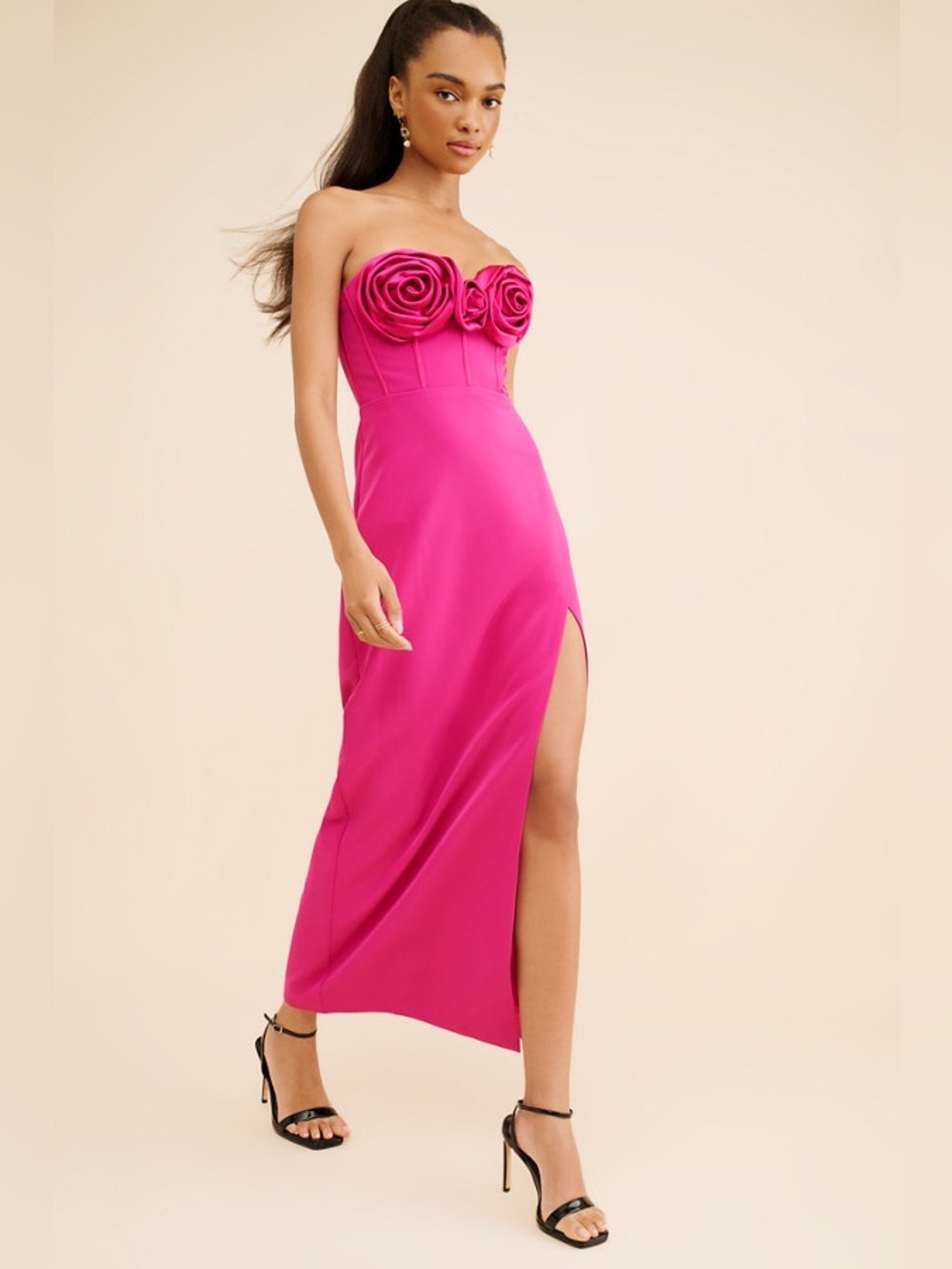 Monique Lhuillier ‘Stella’ Strapless Floral Applique Column Gown